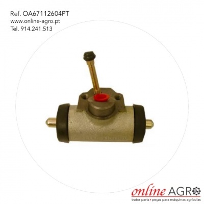 componente hidráulico metálico com detalhes emborrachados pretos e botão vermelho