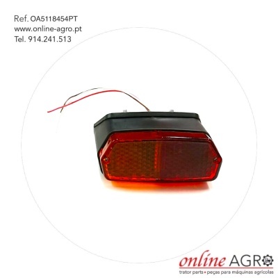 Luz traseira vermelha com corpo preto e fios, sobre fundo branco com texto e logo online AGRO