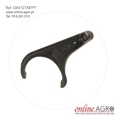 Garfo metálico preto com texto gravado em fundo branco circular