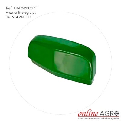 Tampa de proteção verde para máquinas agrícolas sobre fundo branco