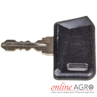 Chave metálica com cabeça de plástico preto e fundo branco com logo online AGRO