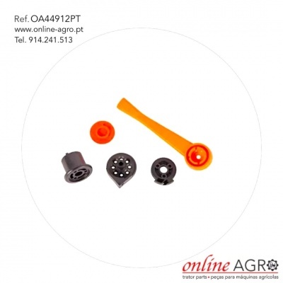 Conjunto de peças plásticas preto e laranja, fundo branco, texto Ref. OA44912PT e online AGRO