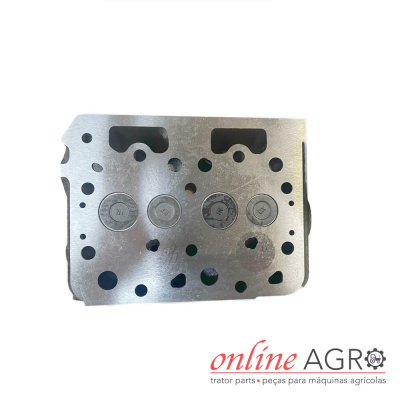 Peça metálica de motor em fundo branco com logotipo online AGRO