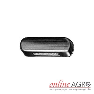 Elemento metálico prateado com grelha em fundo branco com logotipo Online Agro