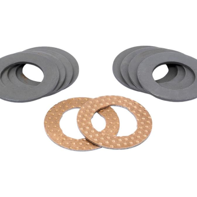 Anilhas metálicas cinzentas e cobre com padrão de pontos sobre fundo branco