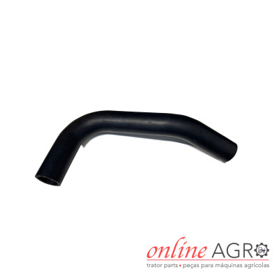 Mangueira preta curva para máquina agrícola sobre fundo branco com logotipo online AGR