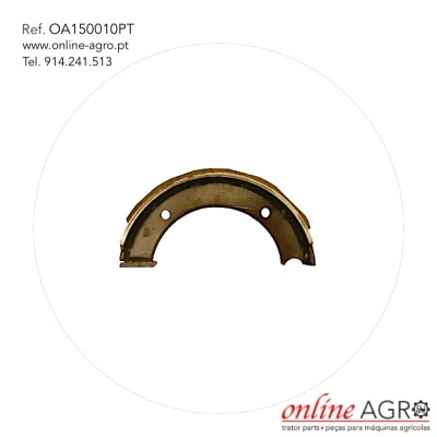 Peça metálica arqueada com dois furos sobre fundo branco e texto de referência e logotipo