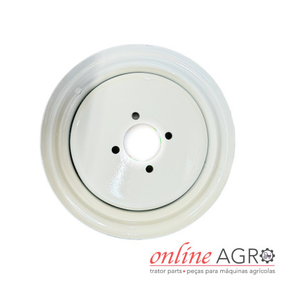 Roda metálica branca com cinco orifícios e logotipo ONLINE AGRO
