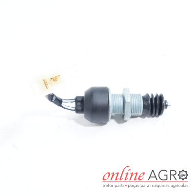 Sensor eletrónico metálico e plástico com fios e ficha junto ao logo online AGR