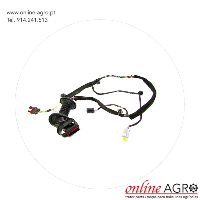 Chicote elétrico com conectores e fios isolados, texto de contato e logotipo online AGRO