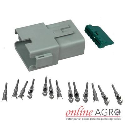 Conector elétrico com terminais metálicos em fundo branco