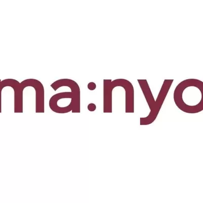 Logótipo ma:nyo em bordô sobre fundo branco