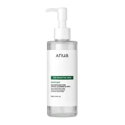 Frasco transparente com doseador branco do produto Anua HEARTLEAF para pele sensível.