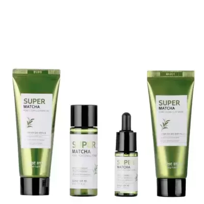 Conjunto de produtos de cuidado da pele SUPER MATCHA em fundo branco