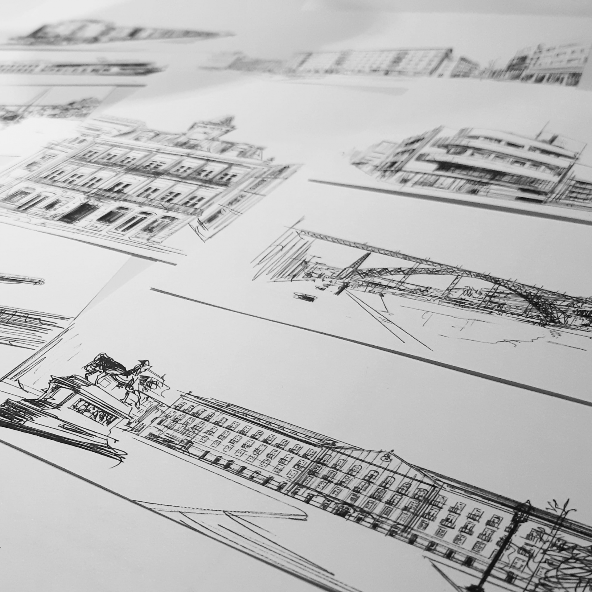 opografia personalizada Desenhos a preto e branco de edifícios e uma ponte em folhas de papel