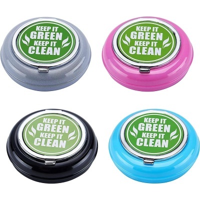Cinzeiros portáteis em quatro cores com etiqueta verde e branca
