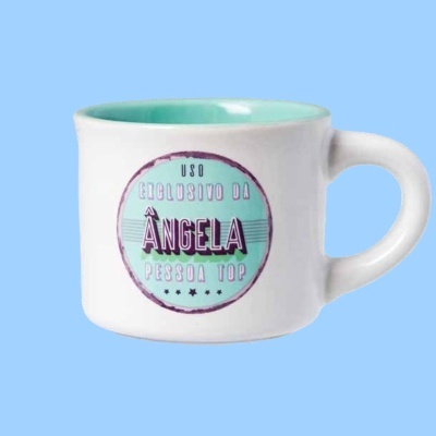 Caneca branca com interior azul claro e texto personalizado para Ângela