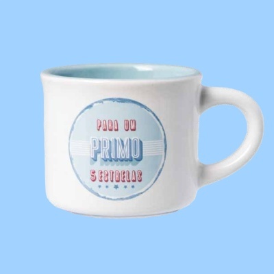 Caneca branca com interior azul claro e inscrição para um primo 5 estrelas