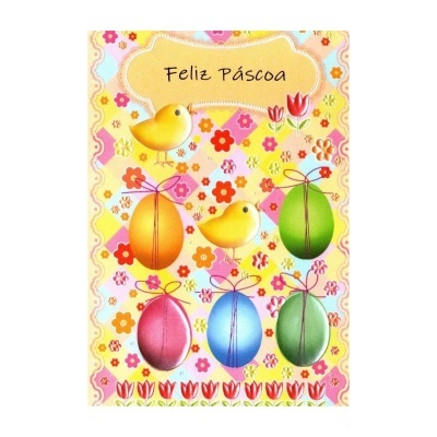 Cartão de Páscoa com ovos coloridos, pintinhos e texto Feliz Páscoa