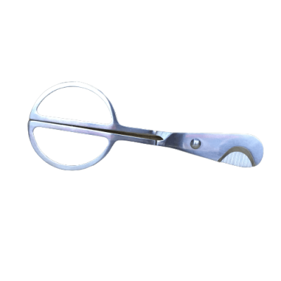 Tesoura metálica pequena com lâmina serrilhada e empunhadura circular.