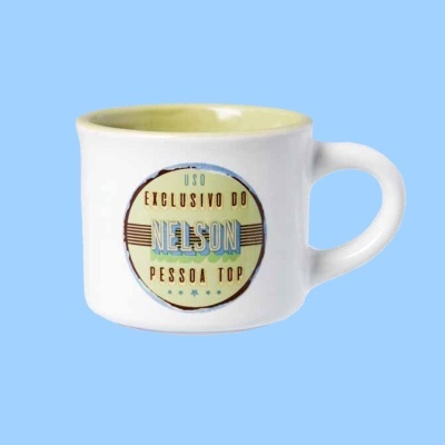 Copo de cerâmica branco com texto personalizado para 'Nelson'