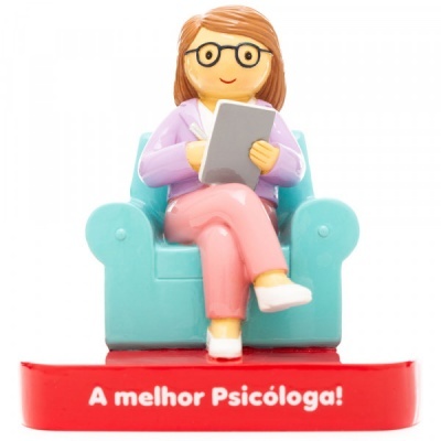 Figura de mulher a ler sentada numa poltrona azul com base vermelha 'A melhor Psicóloga!'