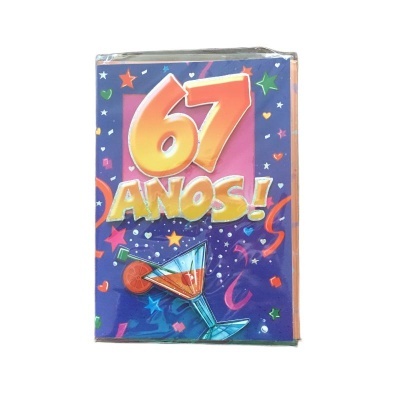 Cartão de aniversário 67 anos com cores vibrantes e decoração festiva