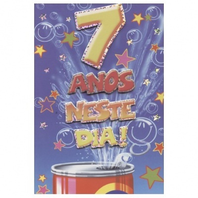 Cartão azul com texto 7 ANOS NESTE DIA! e decoração de estrelas e balões