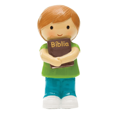Figura decorativa de menino a segurar uma Bíblia