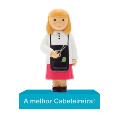 Figurina de cabeleireira com avental preto e saia vermelha, base azul com texto