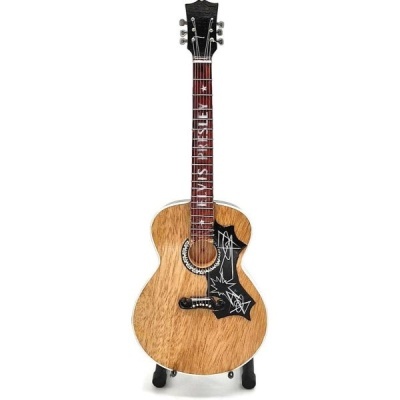 Guitarra acústica de madeira clara com detalhes pretos e texto branco no braço