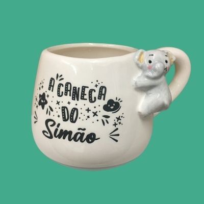 Caneca branca com texto e elefante cinzento 3D na pega