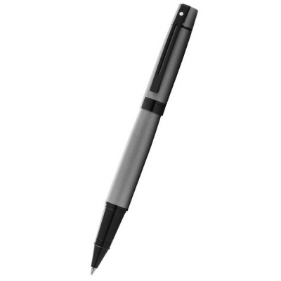 Caneta preta e cinzenta com clipe e ponta fina