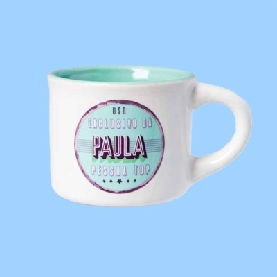 Caneca branca com interior verde água e texto personalizado