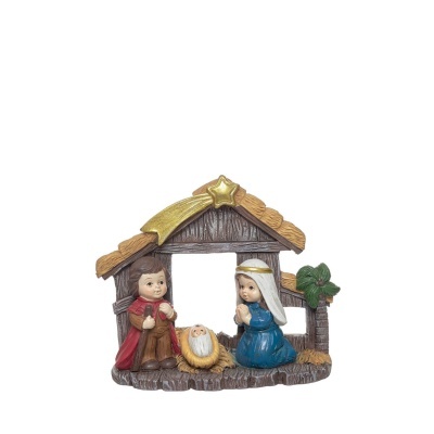 Presépio decorativo com figuras de São José, Maria e Menino Jesus numa cabana com estrela dourada