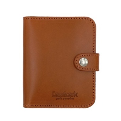 Carteira castanha em pele genuína com fecho de pressão