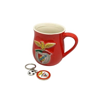 Caneca vermelha do SL Benfica com porta-chaves de bola de futebol e emblema do clube