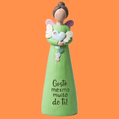 Estatueta de anjo com vestido verde e texto Gosto mesmo muito de ti!