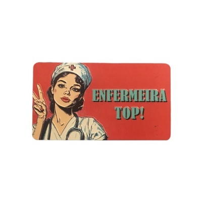 Placa vermelha com enfermeira e texto Enfermeira Top