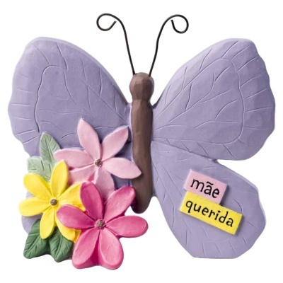Figura decorativa borboleta lilás com flores e texto 'mãe querida'