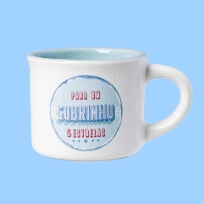 Caneca branca com interior azul e texto para sobrinho 5 estrelas