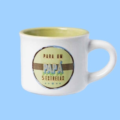 Caneca branca com interior amarelo e texto para um papá 5 estrelas