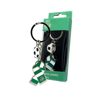 Porta-chaves verde e branco com bola de futebol e cachecol SCP em embalagem verde
