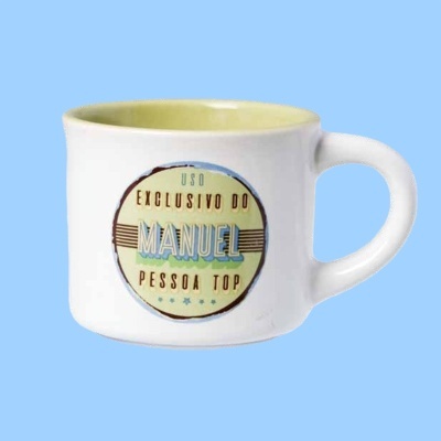 Caneca branca com interior amarelo e texto exclusivo para Manuel