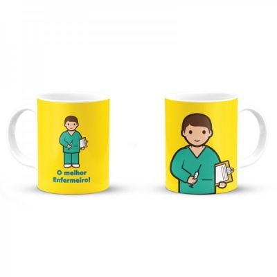 Canecas brancas com exterior amarelo e ilustração de enfermeiro com bata verde e texto 'O melhor Enfermeiro!'