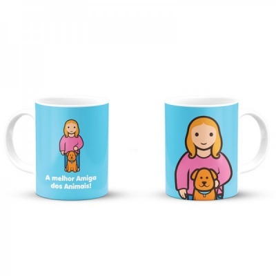 Caneca branca com ilustração de rapariga e cão e texto 