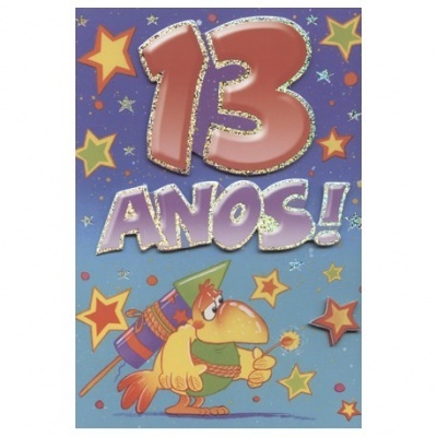 Cartão comemorativo azul com estrelas, texto '13 ANOS!' e desenho de pássaro com foguete