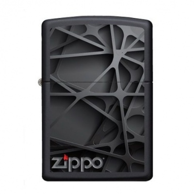 Isqueiro Zippo preto com padrão geométrico em relevo e logótipo colorido
