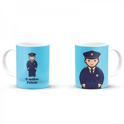 Caneca branca com ilustração de polícia e texto em português