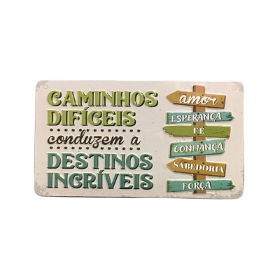 Placa decorativa com texto inspirador em várias cores